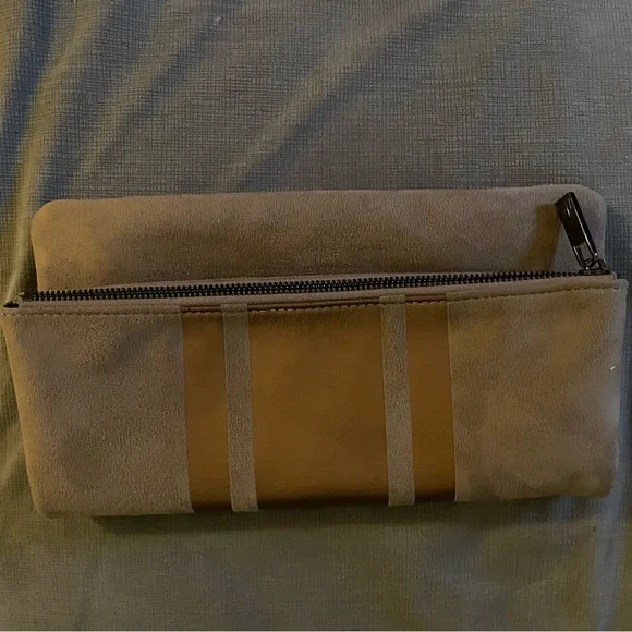 Neiman Marcus Convertible Clutch Tan Shoulder Bag Gold Foil Accent - Picture 9 of 10